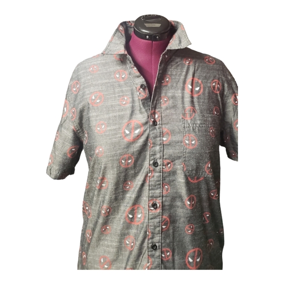 DEADPOOL. button down shirt. Large. (Sku477) - Picture 10 of 11